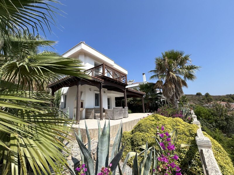Boğaziçi'nde Enfes Göl Manzaralı 3+1 Dubleks Satılık Ev — Boğaziçi fotoğraf 1