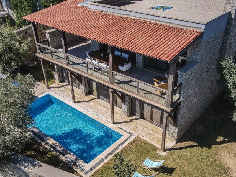 Konacık'ta Harika Manzaralı, Havuz ve Bahçeli 6+1 Satılık Villa — Konacık fotoğraf 1