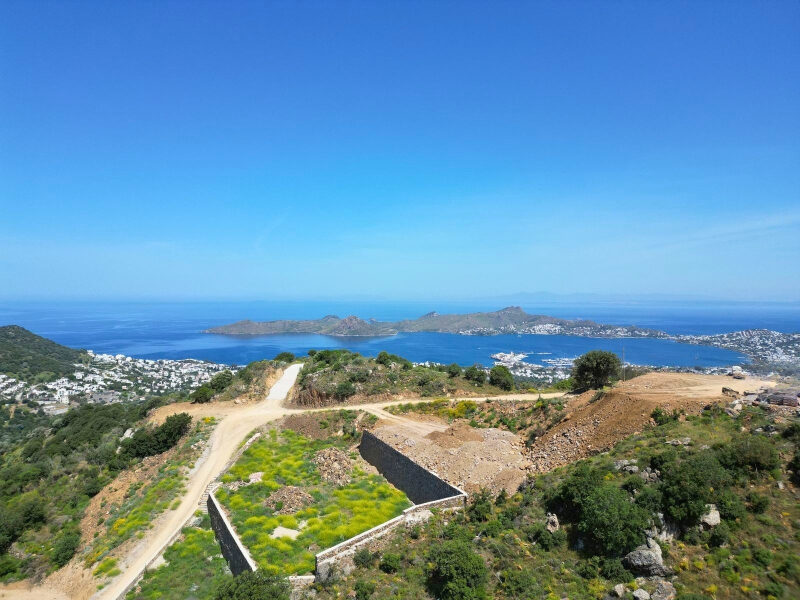 Yalıkavak'ta Marina Manzaralı Ruhsatlı 5.693 m2 Satılık Arsa — Yalıkavak fotoğraf 1