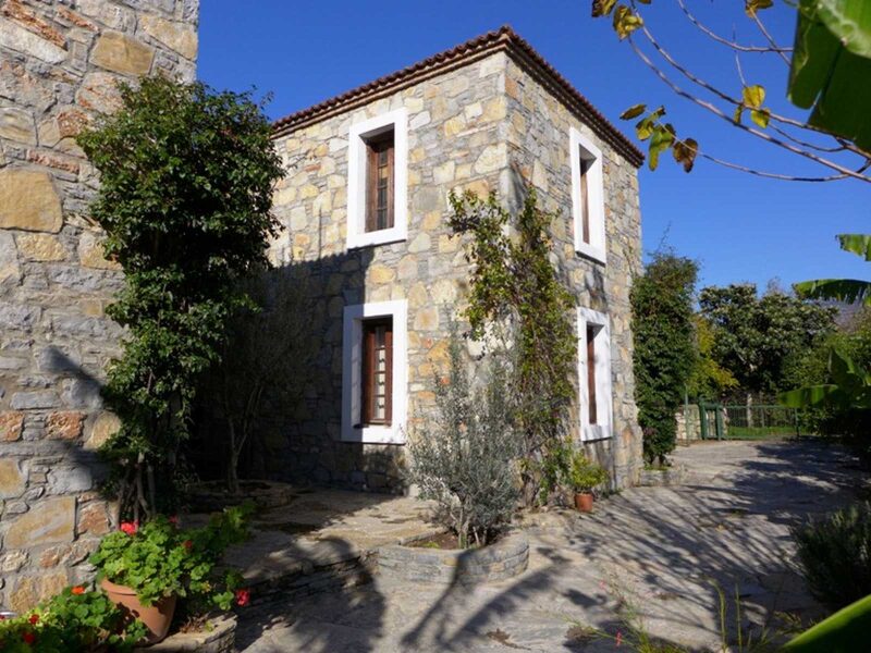 Bitez'de Mandalina Bahçesi İçinde Havuzlu Taş Villa ve Misafir Evi — Bitez fotoğraf 1