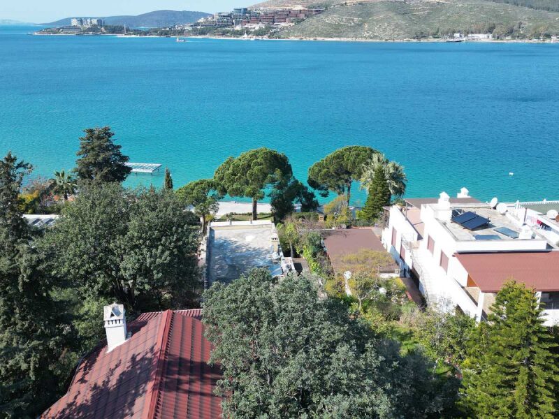 Güvercinlik'te Satılık Denize Sıfır Yalı, Misafir ve Hizmetli Evi — Güvercinlik fotoğraf 1
