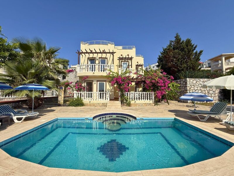 Turquoise Sitesi'nde Göl Manzaralı Özel Havuzlu 4+1 Villa — Boğaziçi fotoğraf 1