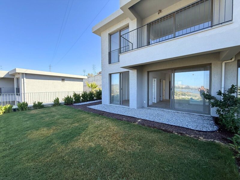 Dörttepe'de Göl Manzaralı Bahçeli, Satılık 2+1 Sıfır Daire — Dörttepe fotoğraf 1