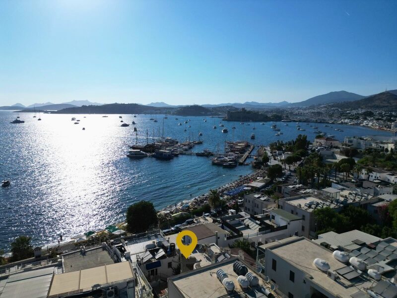 Bodrum Paşatarlası’nda Sahilde 3 Katlı 8 Odalı Satılık Bina — Bodrum Merkez fotoğraf 1