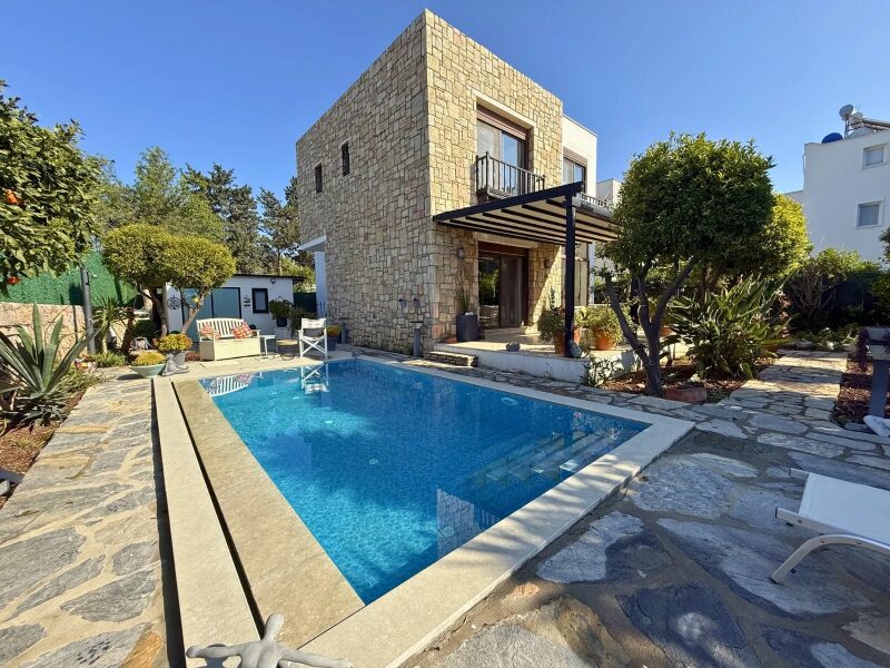 Ortakent'te Merkezi Konumda Bahçe ve Havuzlu 3+1 Müstakil Villa — Ortakent-Yahşi fotoğraf 1
