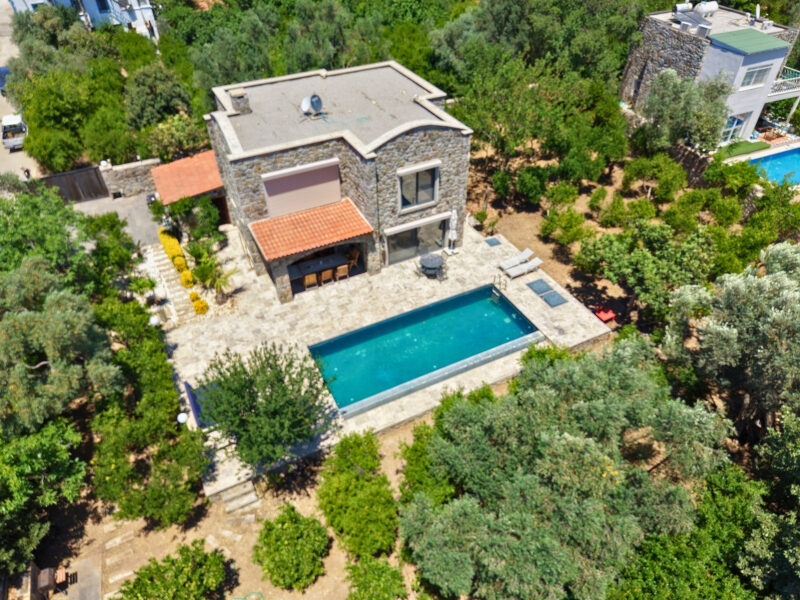 Bitez'de 1.333 m2 Bahçe İçinde Havuzlu Müstakil 4+1 Taş Villa — Bitez fotoğraf 1