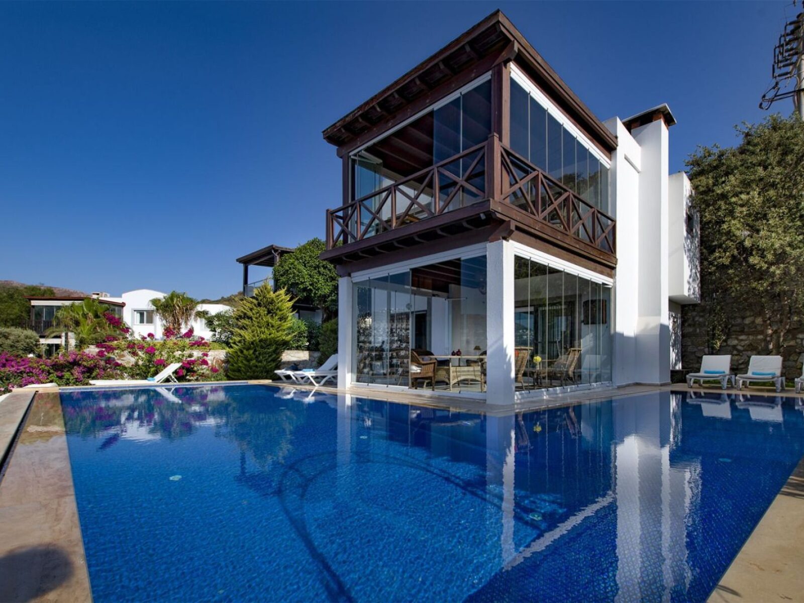 Gümüşlük'te Muhteşem Deniz Manzaralı Havuzlu 3+1 Satılık Villa — Gümüşlük fotoğraf 3