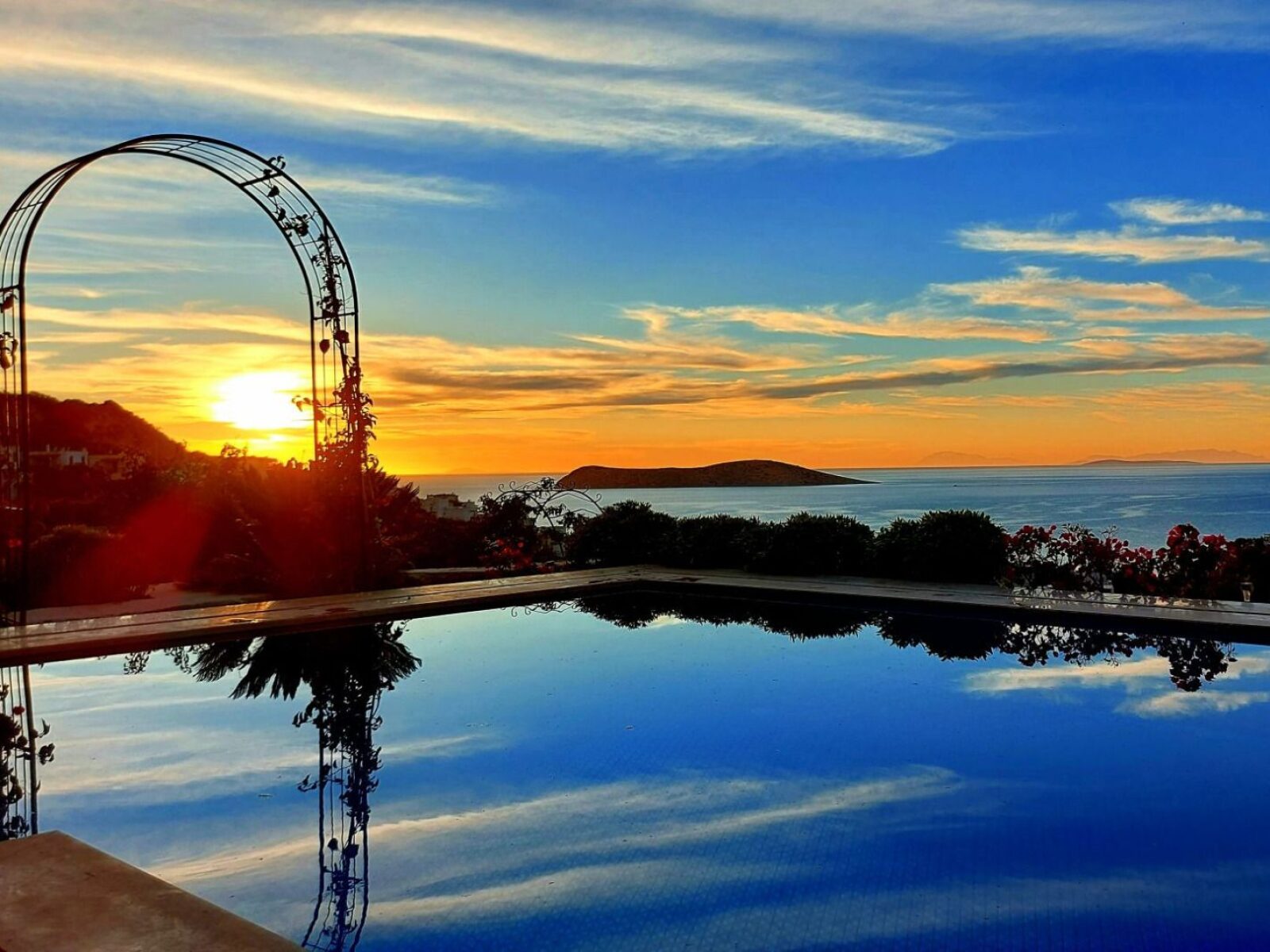 Gümüşlük'te Muhteşem Deniz Manzaralı Havuzlu 3+1 Satılık Villa — Gümüşlük fotoğraf 1
