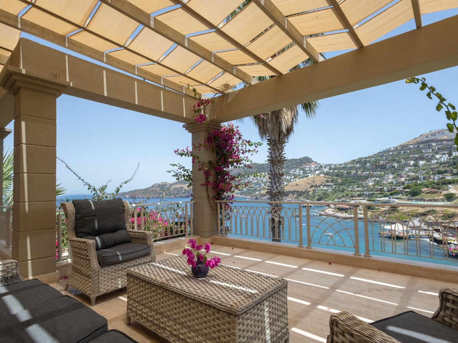 Yalıkavak'ta Denize Sıfır, Geniş Bahçeli, 5 Odalı, Satılık Villa — Yalıkavak fotoğraf 6
