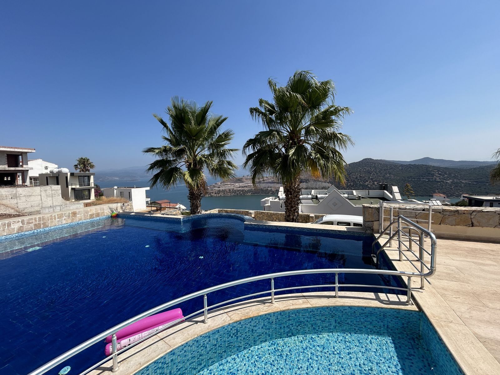 Boğaziçi'nde Deniz Manzaralı ve Havuzlu Müstakil 3+1 Satılık Villa — Boğaziçi fotoğraf 1