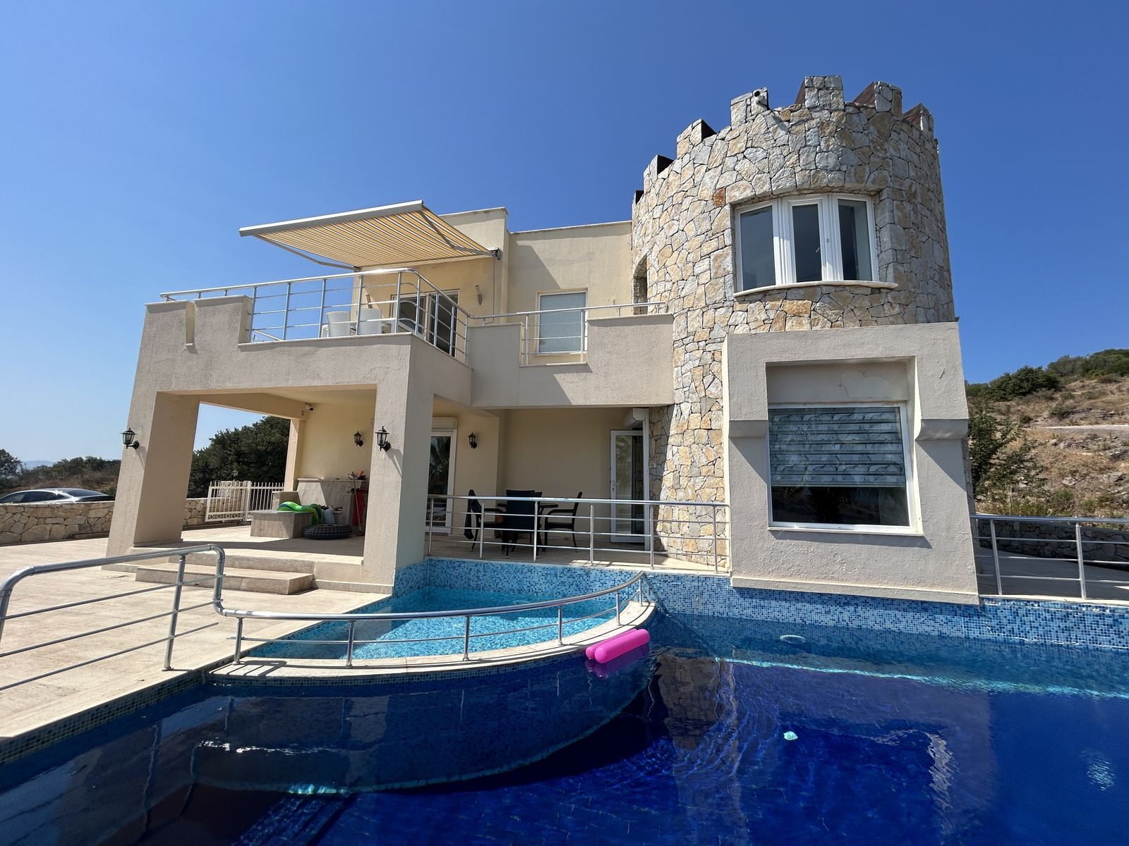 Boğaziçi'nde Deniz Manzaralı ve Havuzlu Müstakil 3+1 Satılık Villa — Boğaziçi fotoğraf 6