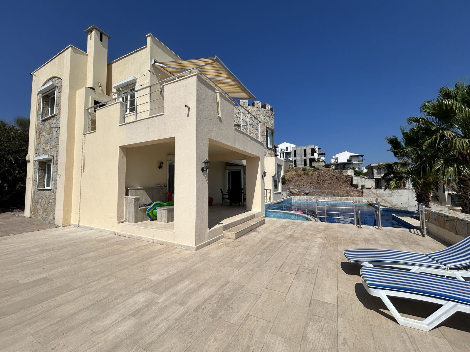Boğaziçi'nde Deniz Manzaralı ve Havuzlu Müstakil 3+1 Satılık Villa — Boğaziçi fotoğraf 4