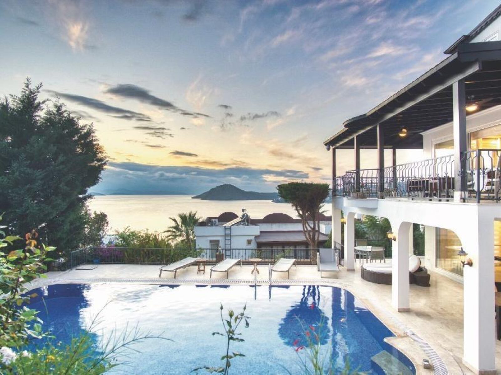 Yalıkavak'ta Muhteşem Deniz Manzaralı, Havuzlu 6+2 Satılık Villa — Yalıkavak fotoğraf 1