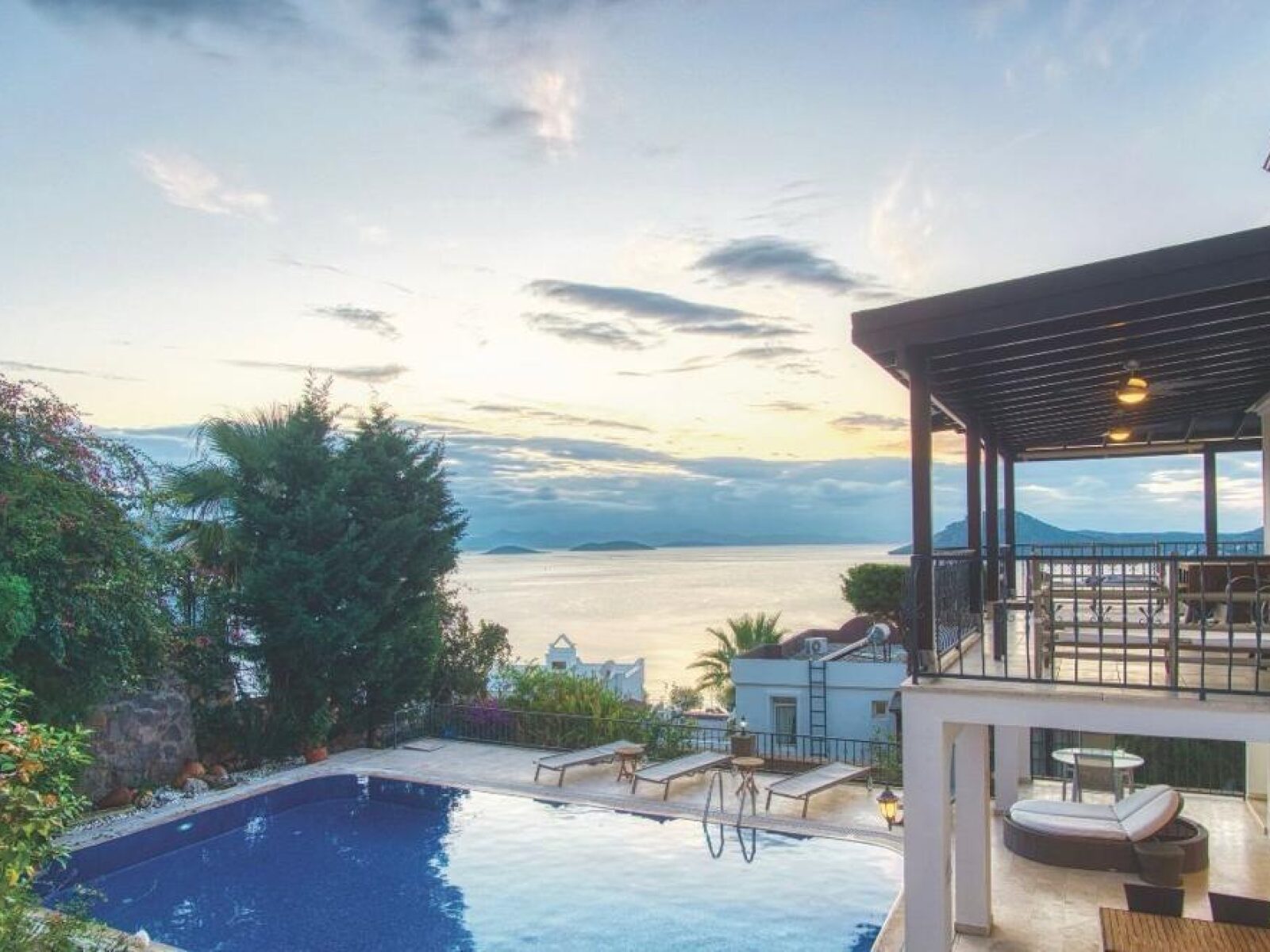 Yalıkavak'ta Muhteşem Deniz Manzaralı, Havuzlu 6+2 Satılık Villa — Yalıkavak fotoğraf 2