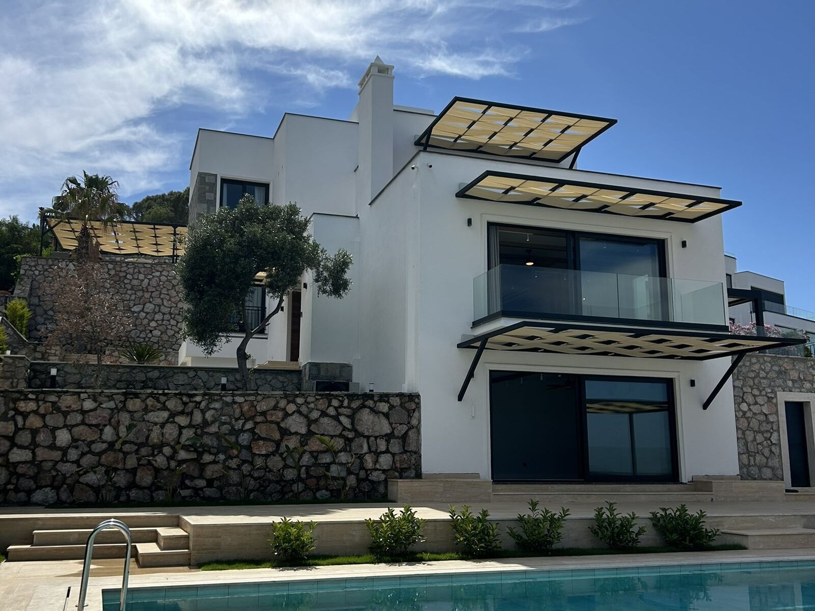 Yalıkavak'ta Enfes Deniz Manzaralı, Geniş Bahçeli 7+2 Satılık Villa — Yalıkavak fotoğraf 2