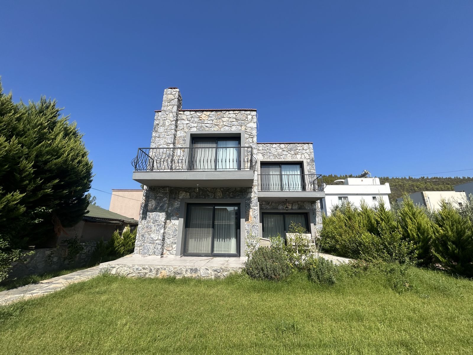 Kuyucak'ta Denize Yakın Geniş Bahçeli Müstakil 2+1 Satılık Villa — Meşelik fotoğraf 2