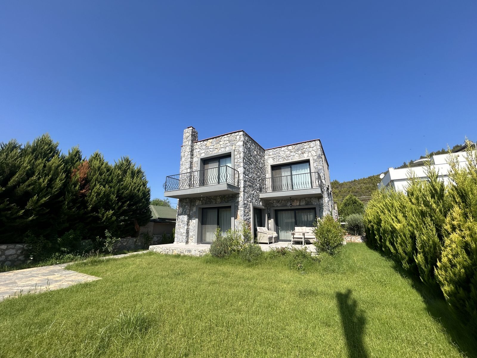 Kuyucak'ta Denize Yakın Geniş Bahçeli Müstakil 2+1 Satılık Villa — Meşelik fotoğraf 3
