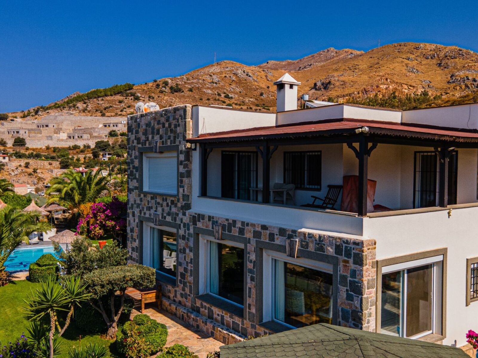 Gümüşlük’te 1.600 m2 Arsa İçinde Özel Havuzlu Satılık Taş Villa — Gümüşlük fotoğraf 2
