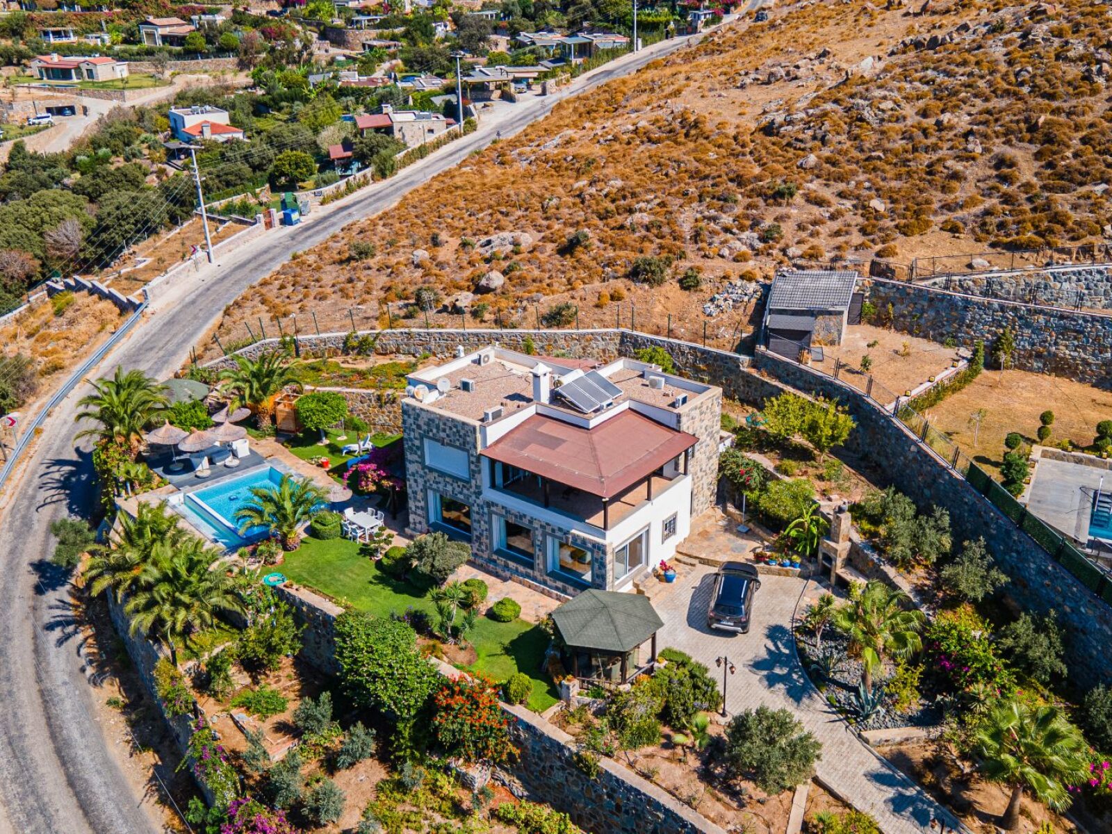 Gümüşlük’te 1.600 m2 Arsa İçinde Özel Havuzlu Satılık Taş Villa — Gümüşlük fotoğraf 1