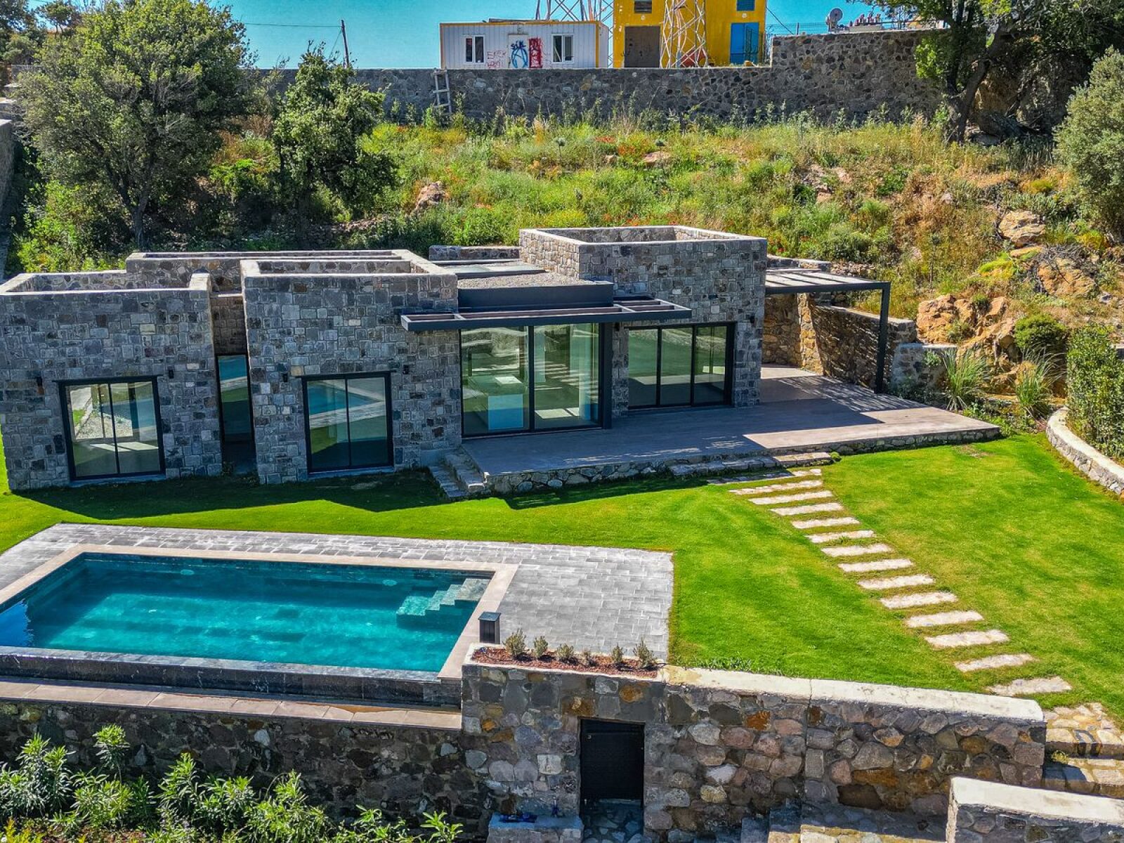 Gümüşlük'te Butik Site'de Tek Katlı Havuzlu 3+1 Satılık Taş Villa — Gümüşlük fotoğraf 3