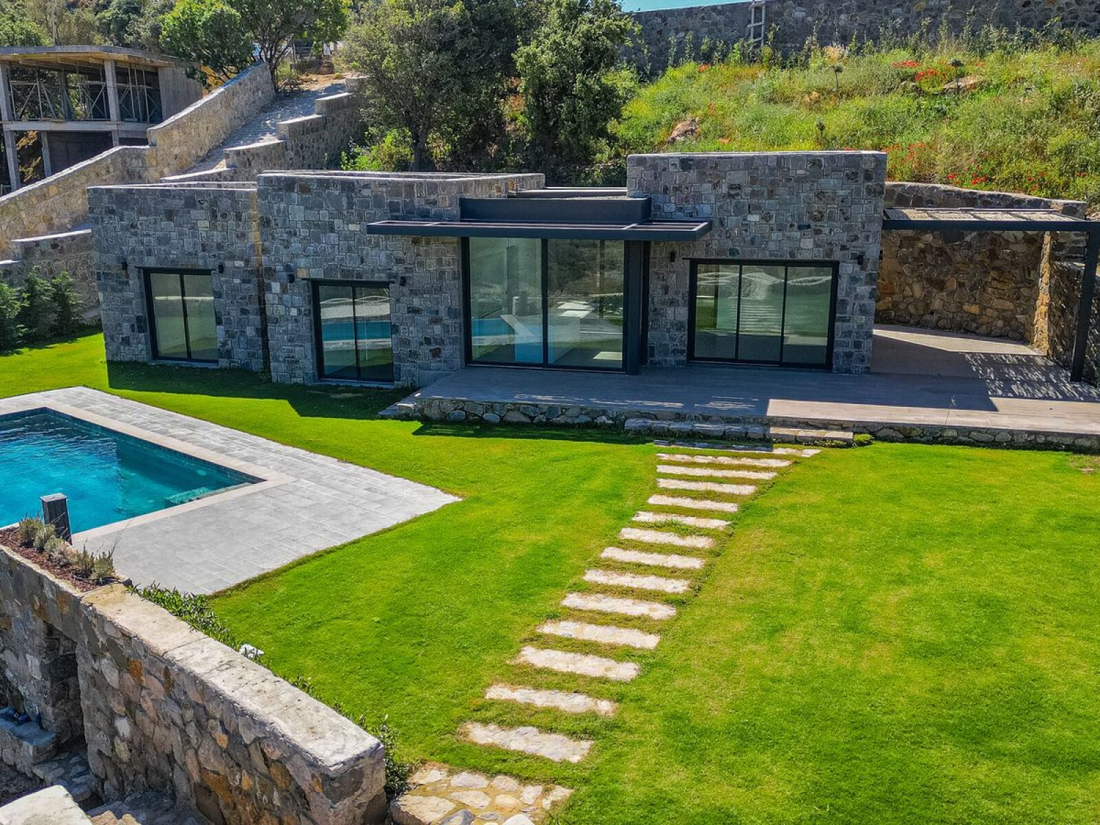 Gümüşlük'te Butik Site'de Tek Katlı Havuzlu 3+1 Satılık Taş Villa — Gümüşlük fotoğraf 4
