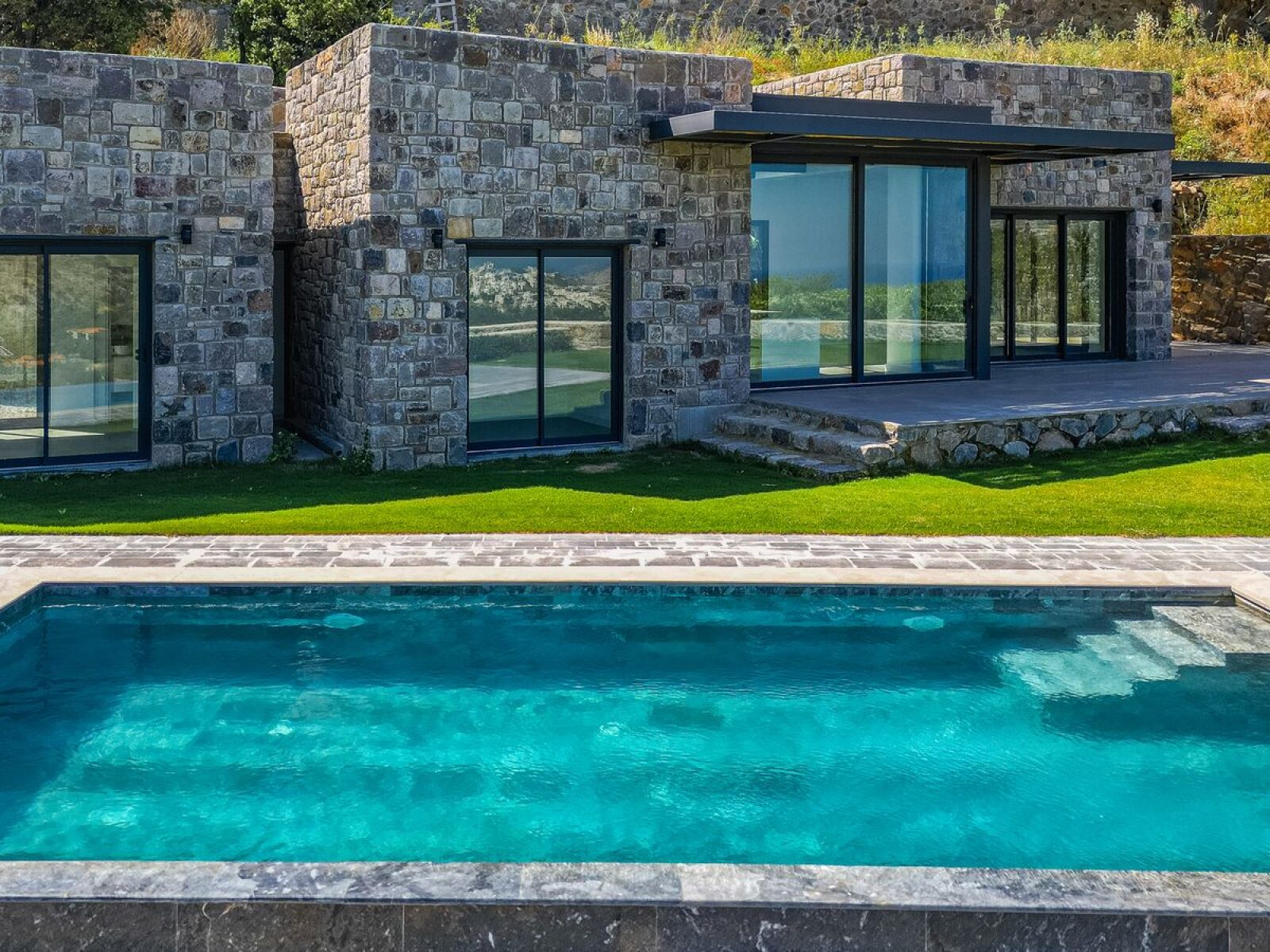 Gümüşlük'te Butik Site'de Tek Katlı Havuzlu 3+1 Satılık Taş Villa — Gümüşlük fotoğraf 2