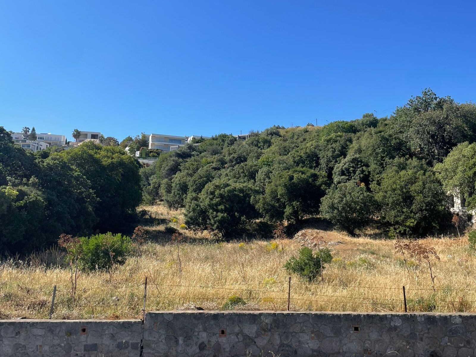 Bitez'de Ana Cadde Cepheli Kısmi Deniz Manzaralı Satılık Arsa — Bitez fotoğraf 1