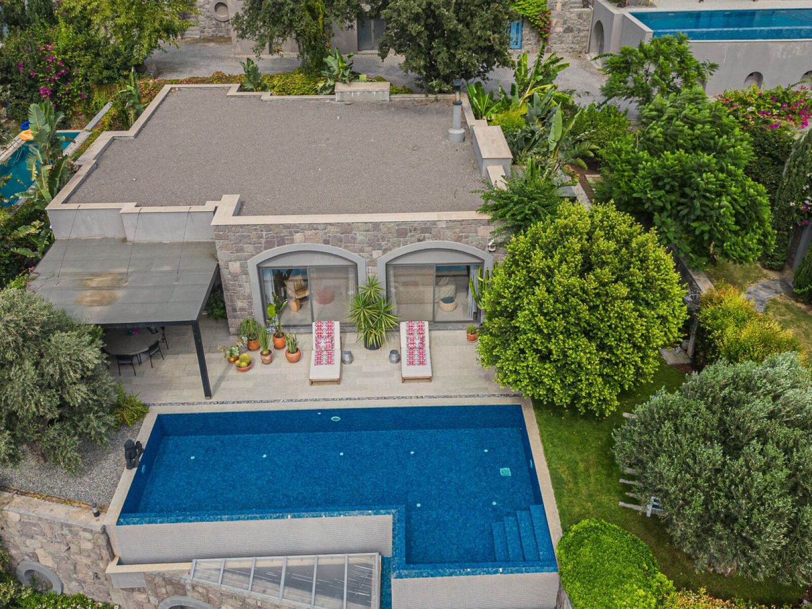 Dibeklihan Sitesi'nde 3+1, Havuzlu, Modern, Tek Katlı Satılık Villa — Ortakent-Yahşi fotoğraf 2
