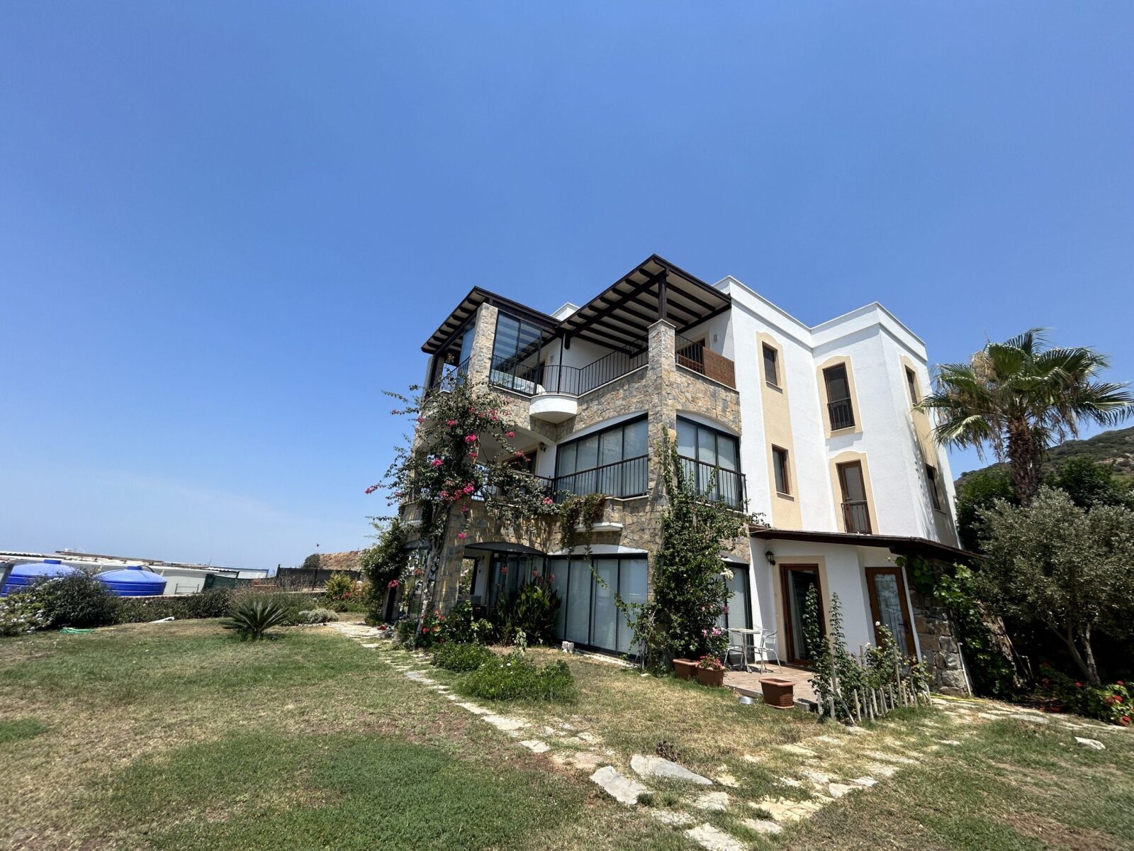 Yalıkavak'ta Site İçerisinde Enfes Deniz Manzaralı 2+1 Satılık Daire — Yalıkavak fotoğraf 3