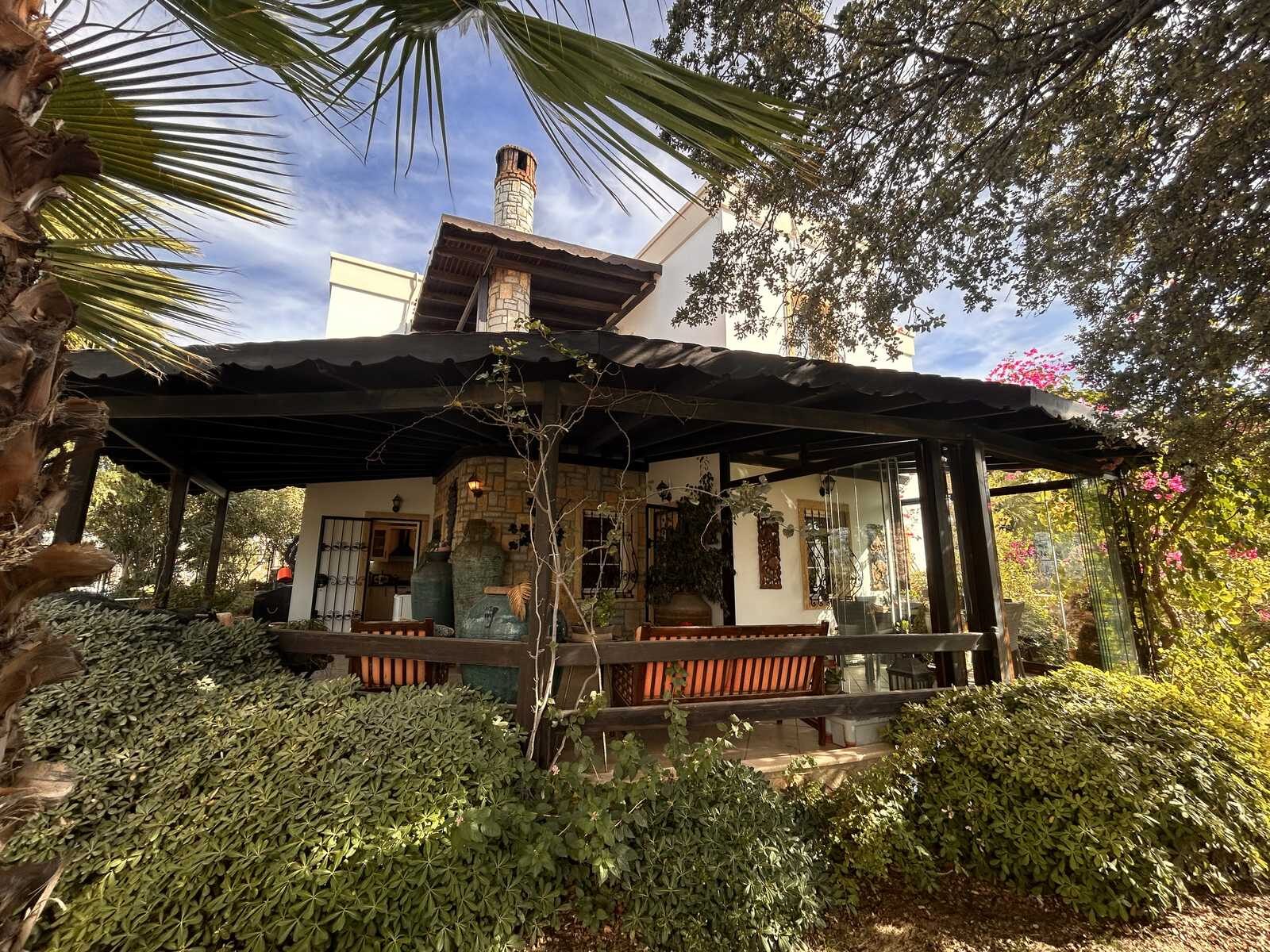 Koyunbaba'da Site İçerisinde Geniş Bahçeli 3+1 Satılık Bohem Villa — Gümüşlük fotoğraf 1