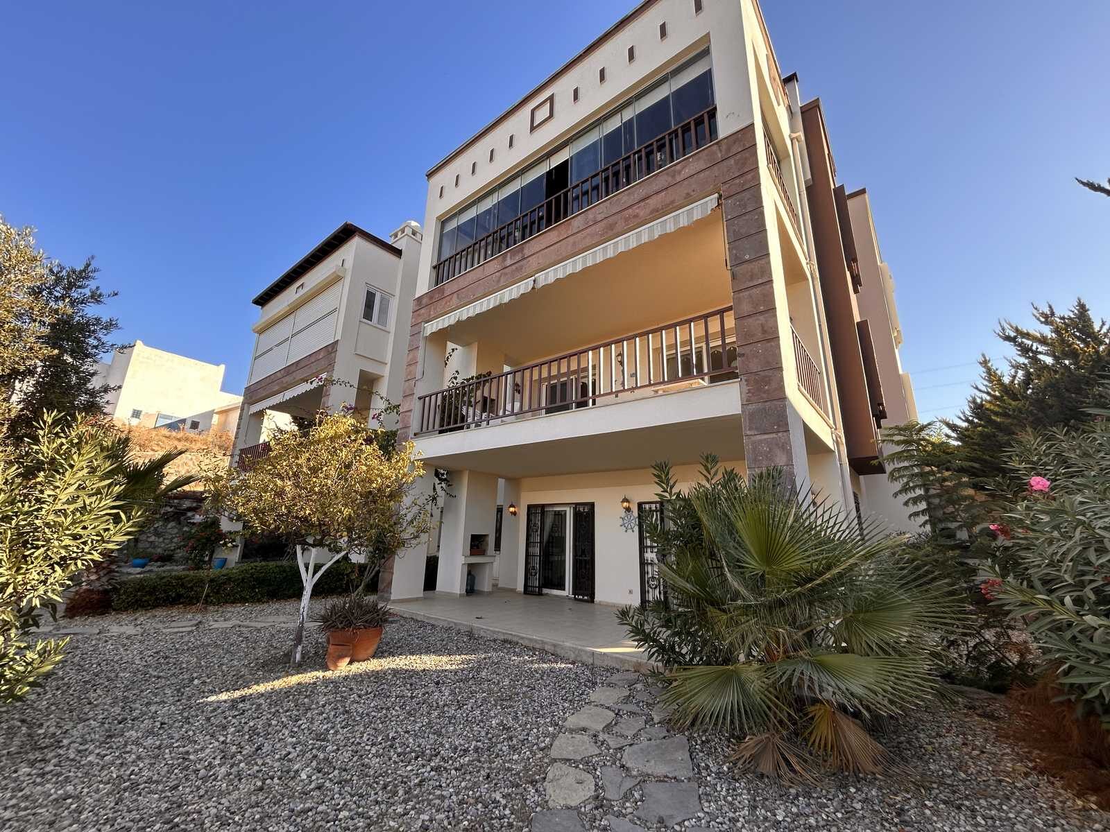 Gümüşlük Koyunbaba'da Site İçerisinde 4+2 Bahçeli Dubleks — Gümüşlük fotoğraf 1