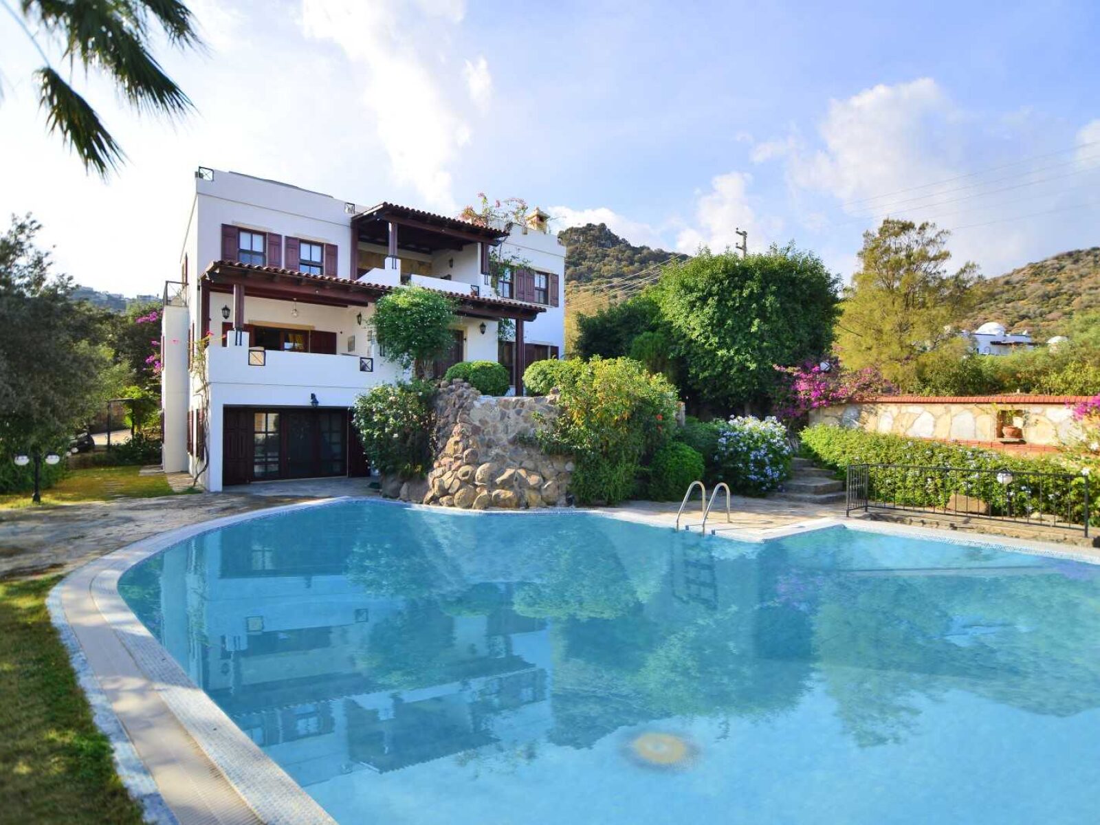 Yalıkavak'ta Bahçeli, Müstakil Havuzlu, Tripleks 5+1 Satılık Villa — Yalıkavak fotoğraf 1