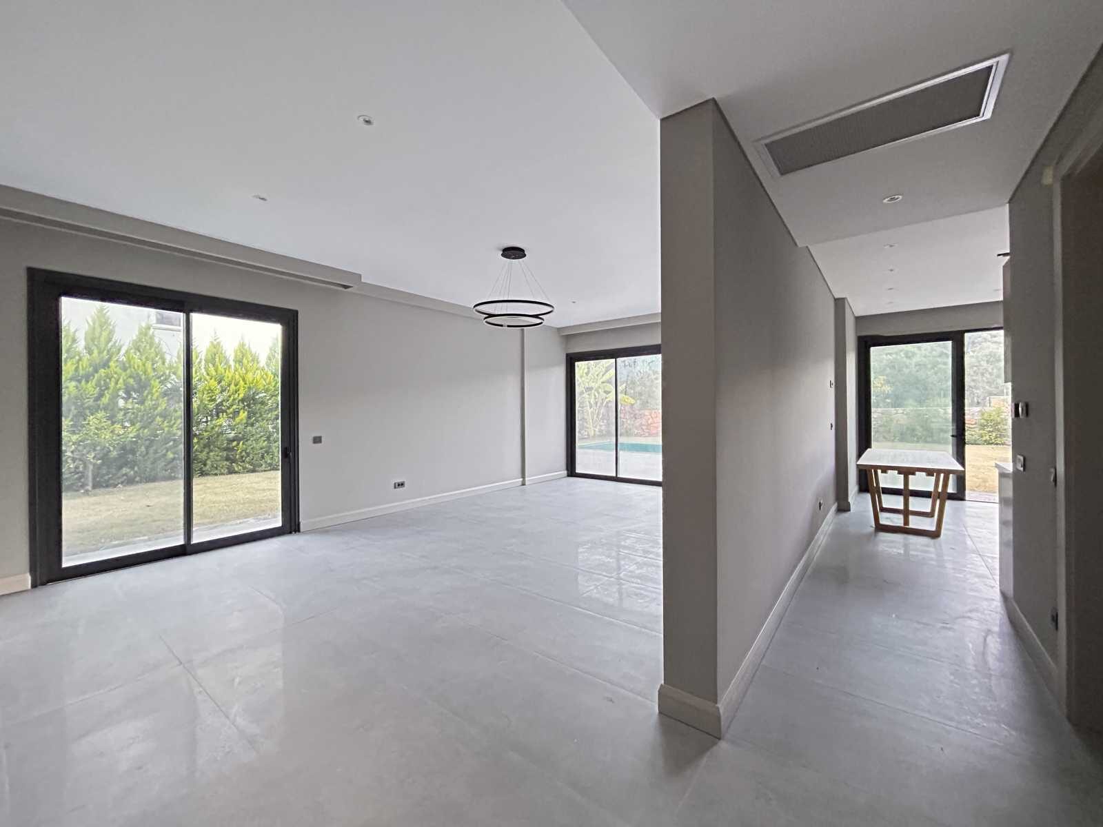 Güvercinlik Sınırında Sahile 2 Dakika Mesafede 4+1 Havuzlu Villa — Meşelik fotoğraf 6
