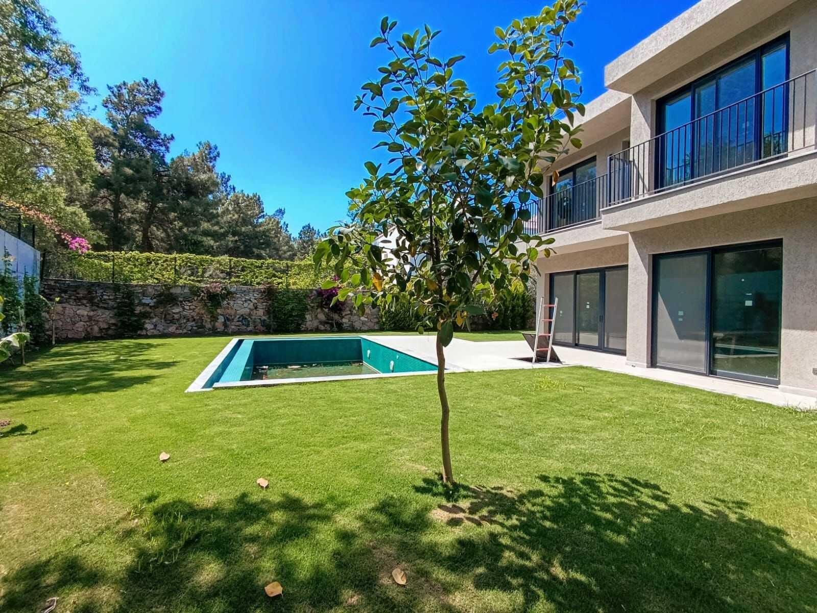 Güvercinlik Sınırında Sahile 2 Dakika Mesafede 4+1 Havuzlu Villa — Meşelik fotoğraf 3