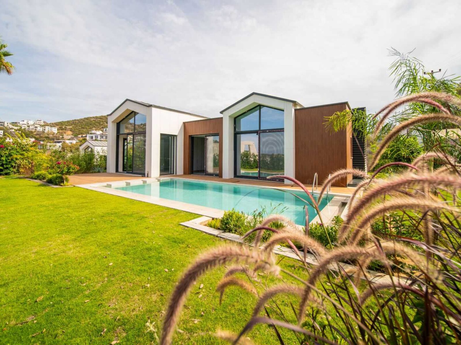 Yalıkavak'ta Site İçerisinde Havuzlu, Akıllı, 6+1 Satılık Müstakil Villa — Yalıkavak fotoğraf 1