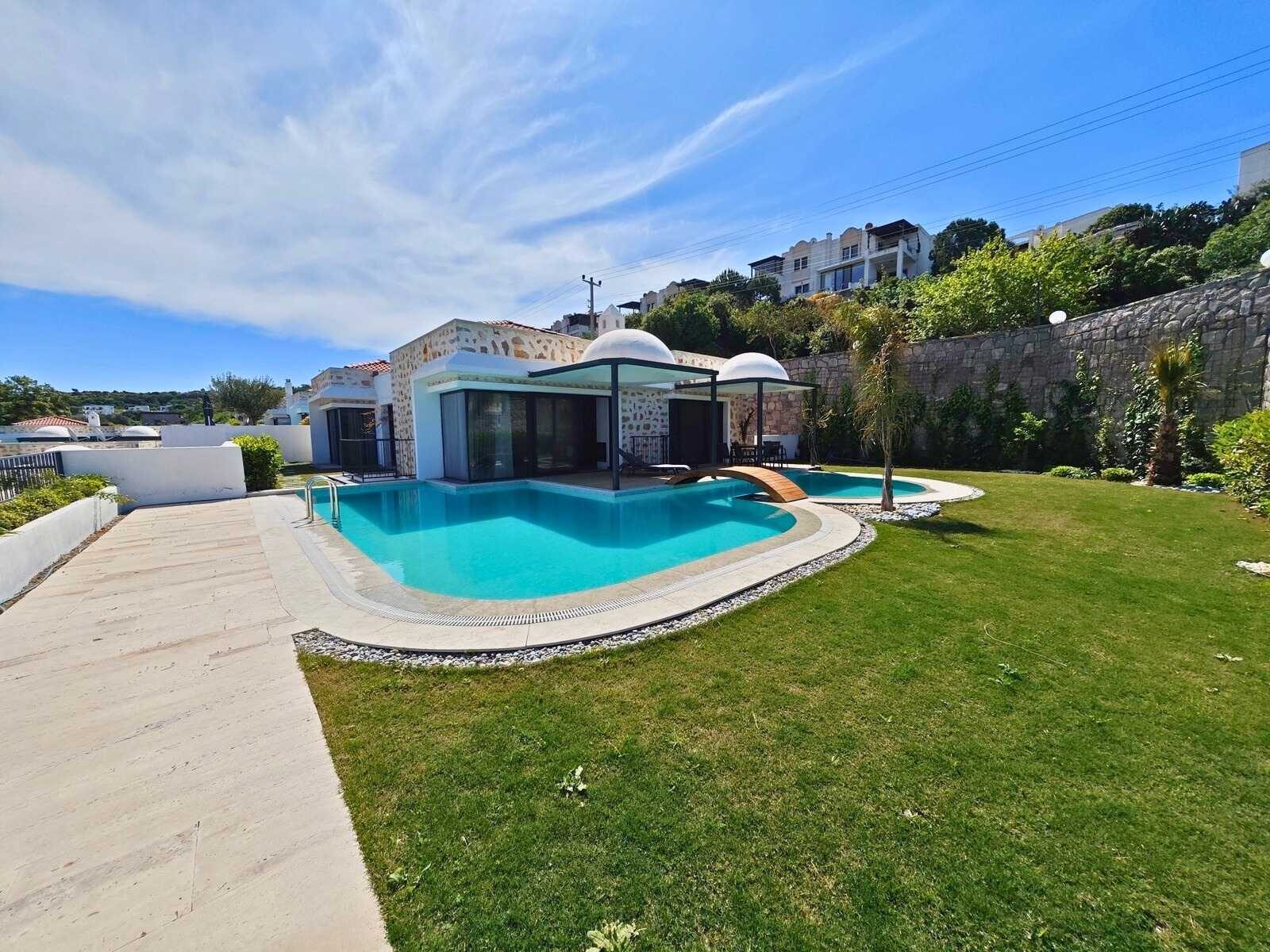 Bitez'de Havuzlu, Saunalı, Bağımsız Stüdyolu Satılık 6+1 Lüks Villa — Bitez fotoğraf 1