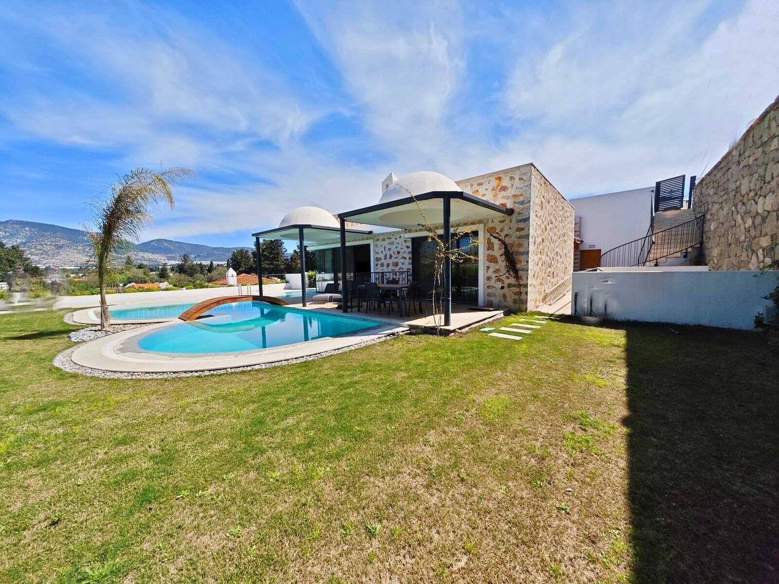 Bitez'de Havuzlu, Saunalı, Bağımsız Stüdyolu Satılık 6+1 Lüks Villa — Bitez fotoğraf 2