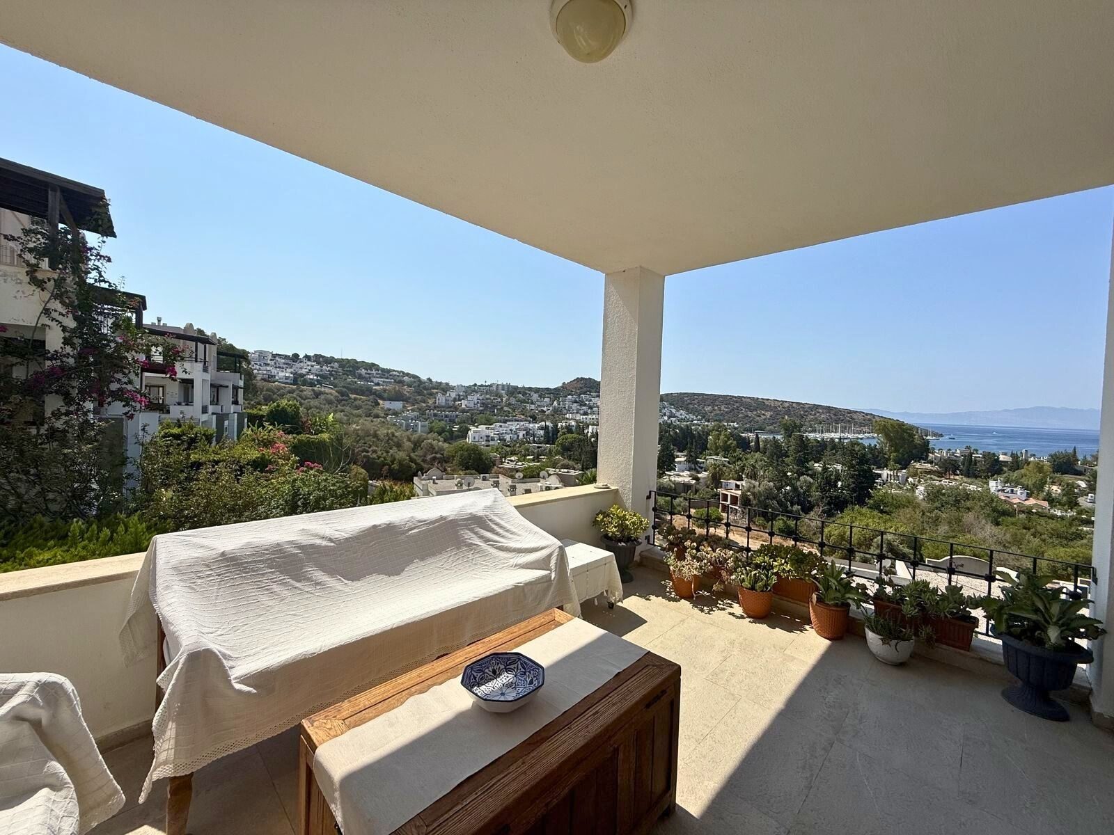 Bitez'de Havuzlu Site İçerisinde Deniz Manzaralı 2+1 Satılık Daire — Bitez fotoğraf 5