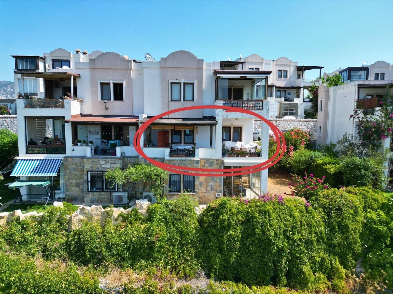 Bitez'de Havuzlu Site İçerisinde Deniz Manzaralı 2+1 Satılık Daire — Bitez fotoğraf 2
