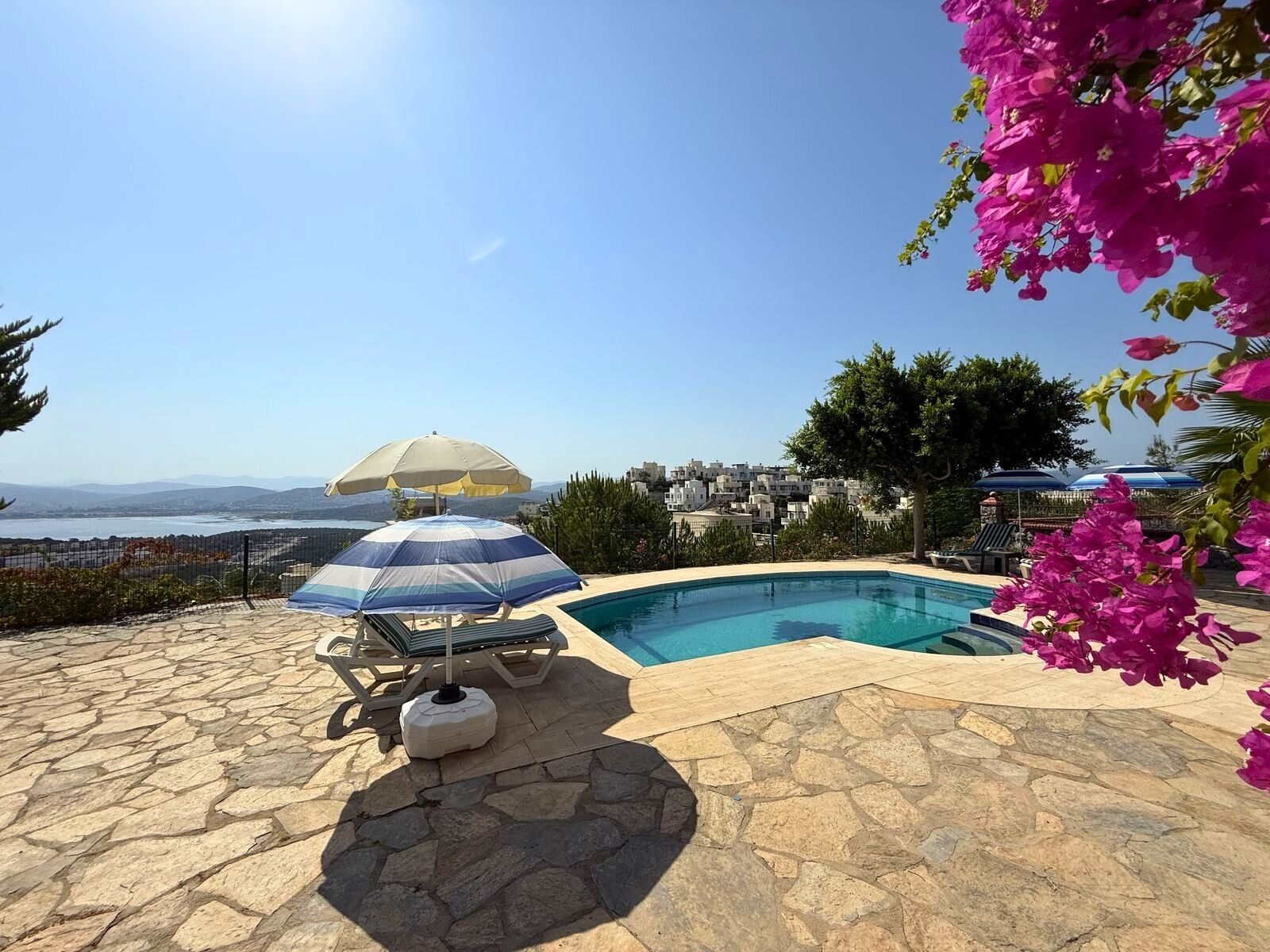 Turquoise Sitesi'nde Göl Manzaralı Özel Havuzlu 4+1 Villa — Boğaziçi fotoğraf 4