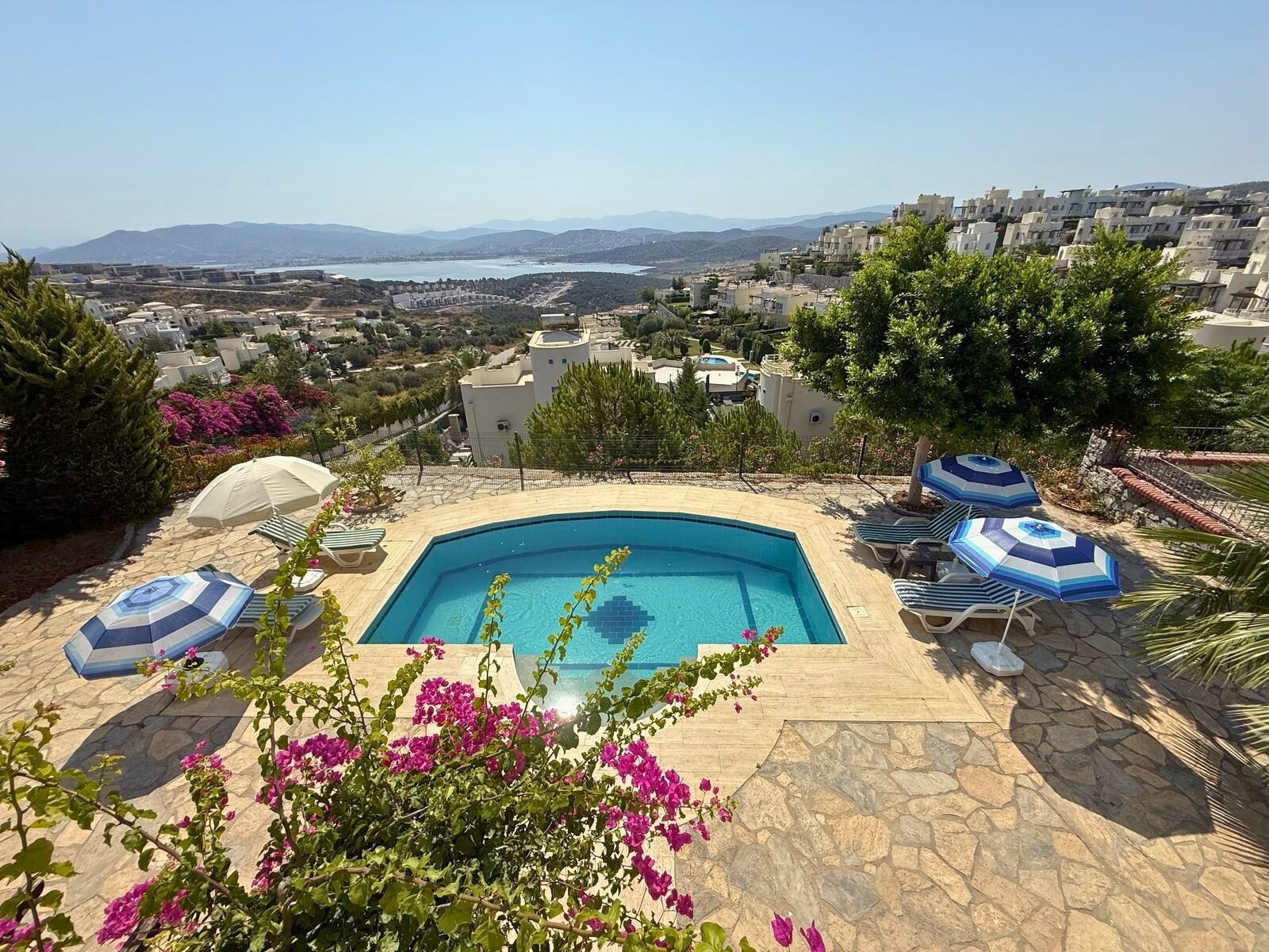 Turquoise Sitesi'nde Göl Manzaralı Özel Havuzlu 4+1 Villa — Boğaziçi fotoğraf 5