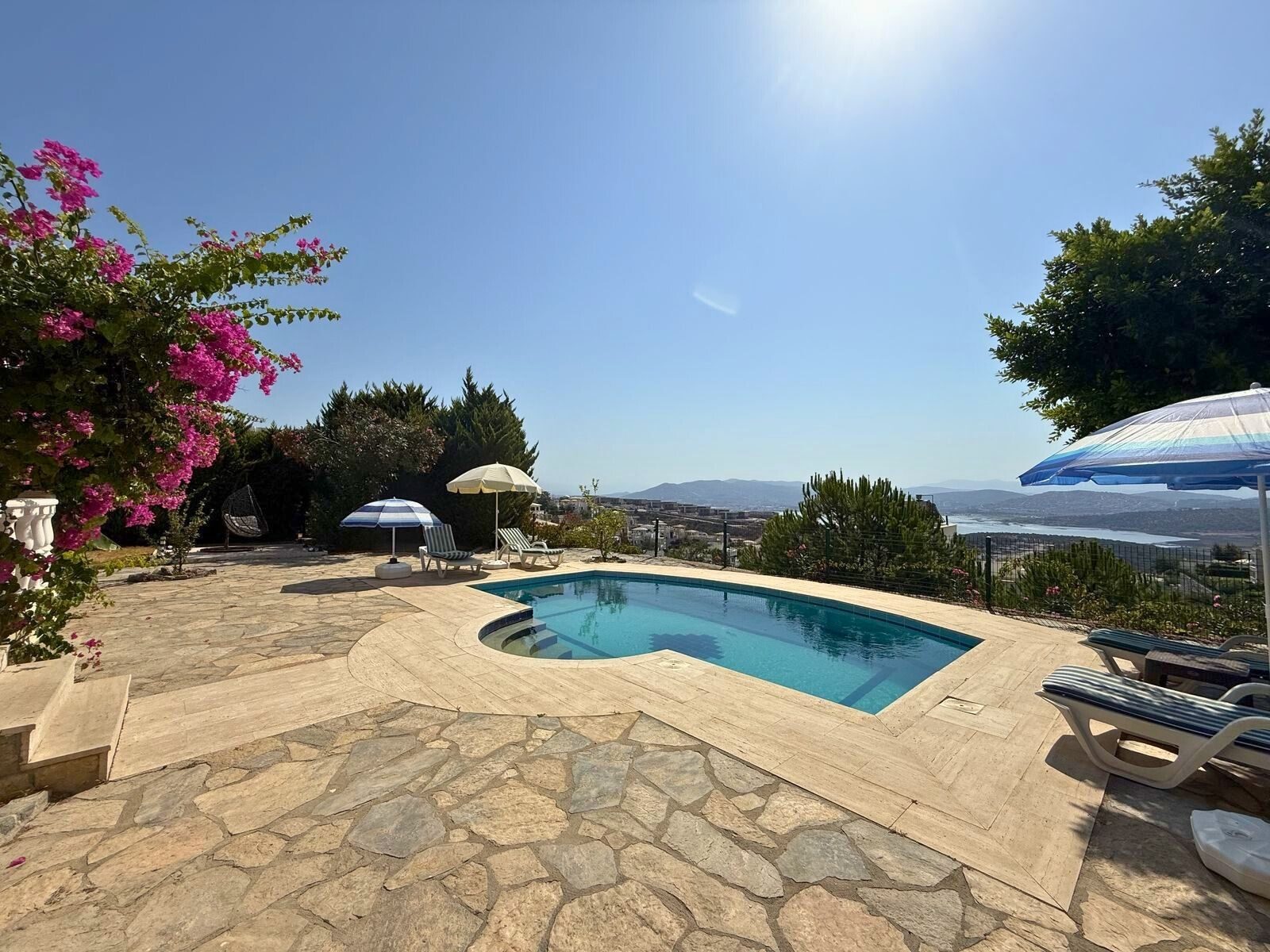 Turquoise Sitesi'nde Göl Manzaralı Özel Havuzlu 4+1 Villa — Boğaziçi fotoğraf 3