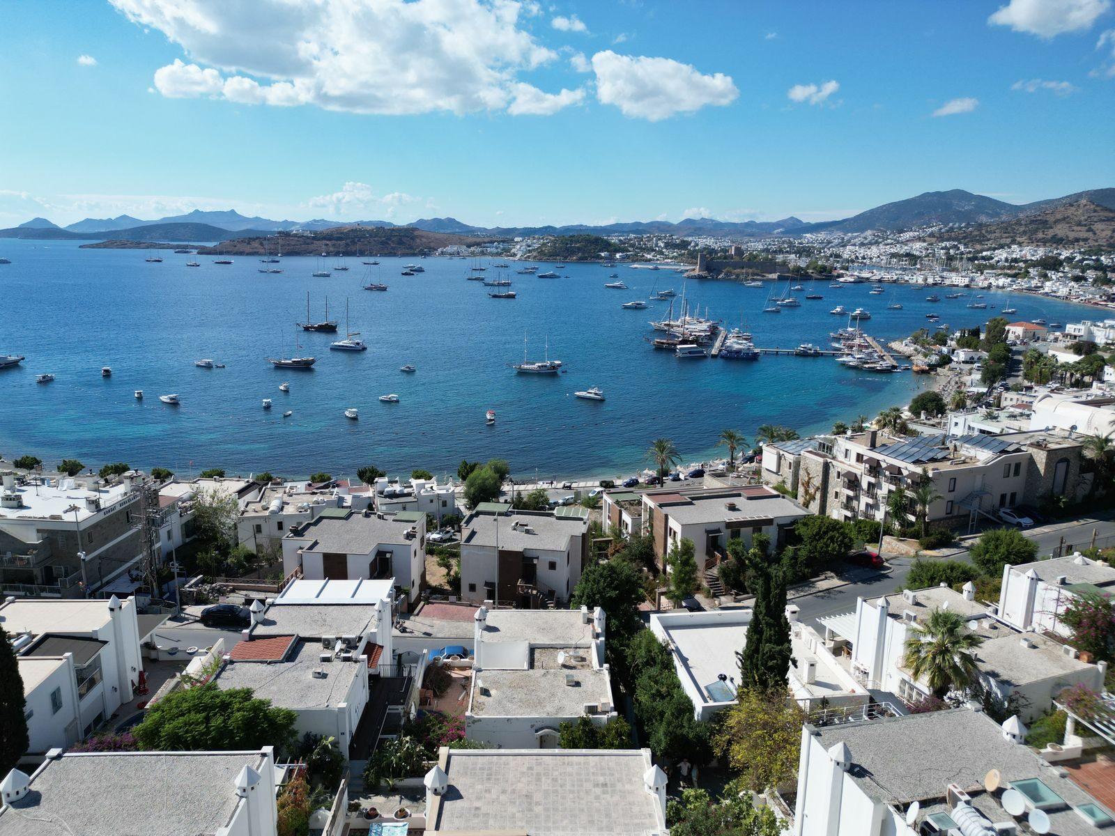 Kumbahçe'de Deniz ve Kale Manzaralı Havuzlu Tripleks 6+2 Villa — Bodrum Merkez fotoğraf 2