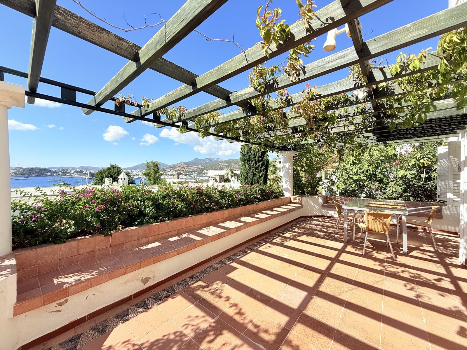 Kumbahçe'de Deniz ve Kale Manzaralı Havuzlu Tripleks 6+2 Villa — Bodrum Merkez fotoğraf 4