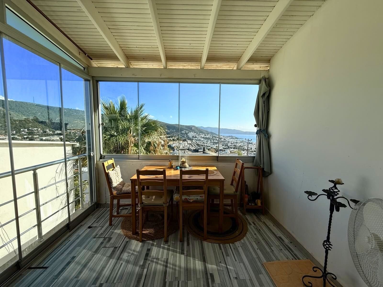 Yokuşbaşı’nda Deniz ve Şehir Manzaralı Üst Kat 2+1 Satılık Daire — Bodrum Merkez fotoğraf 2