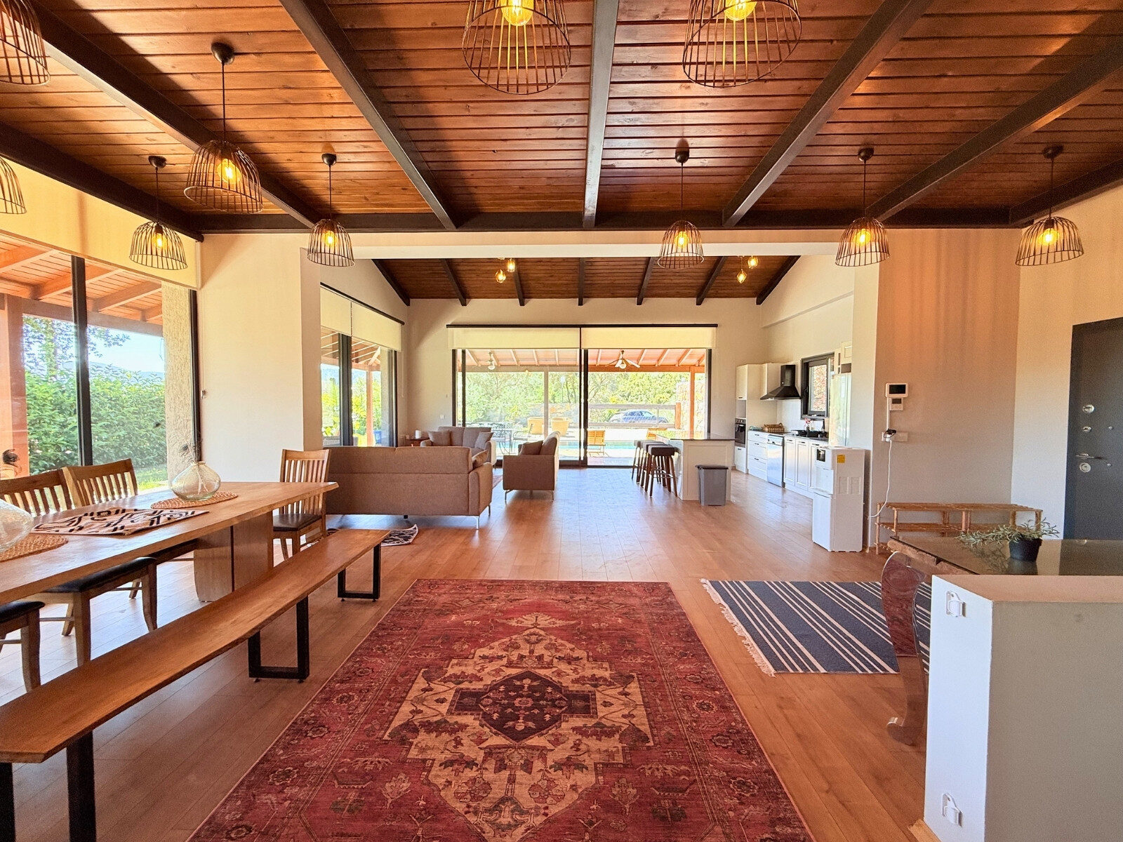Kızılağaç’ta Müstakil Havuzlu Geniş Bahçeli 5+2 Kiralık Villa — Kızılağaç-Yalıçiftlik fotoğraf 5