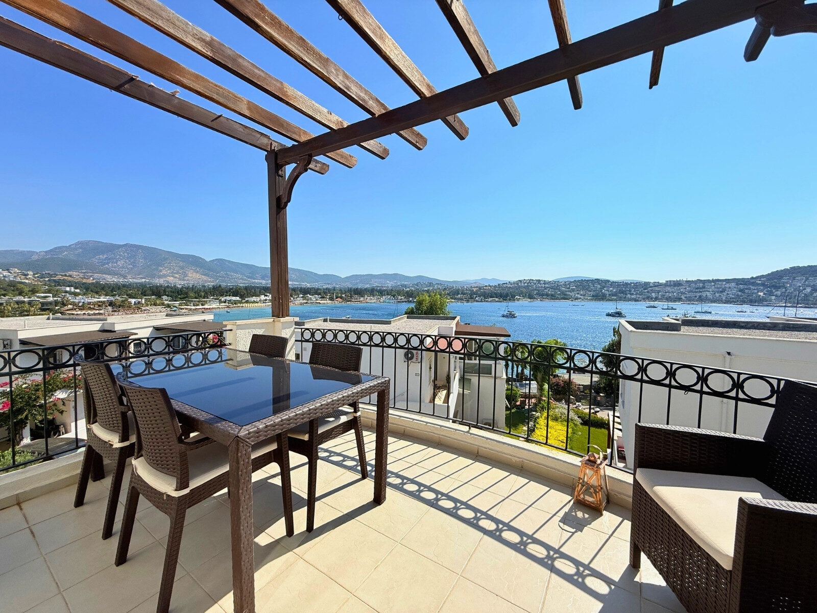 Özel Plajlı Bitez Sarnıç Sitesi’nde Deniz Manzaralı 2+1 Daire — Bitez fotoğraf 4