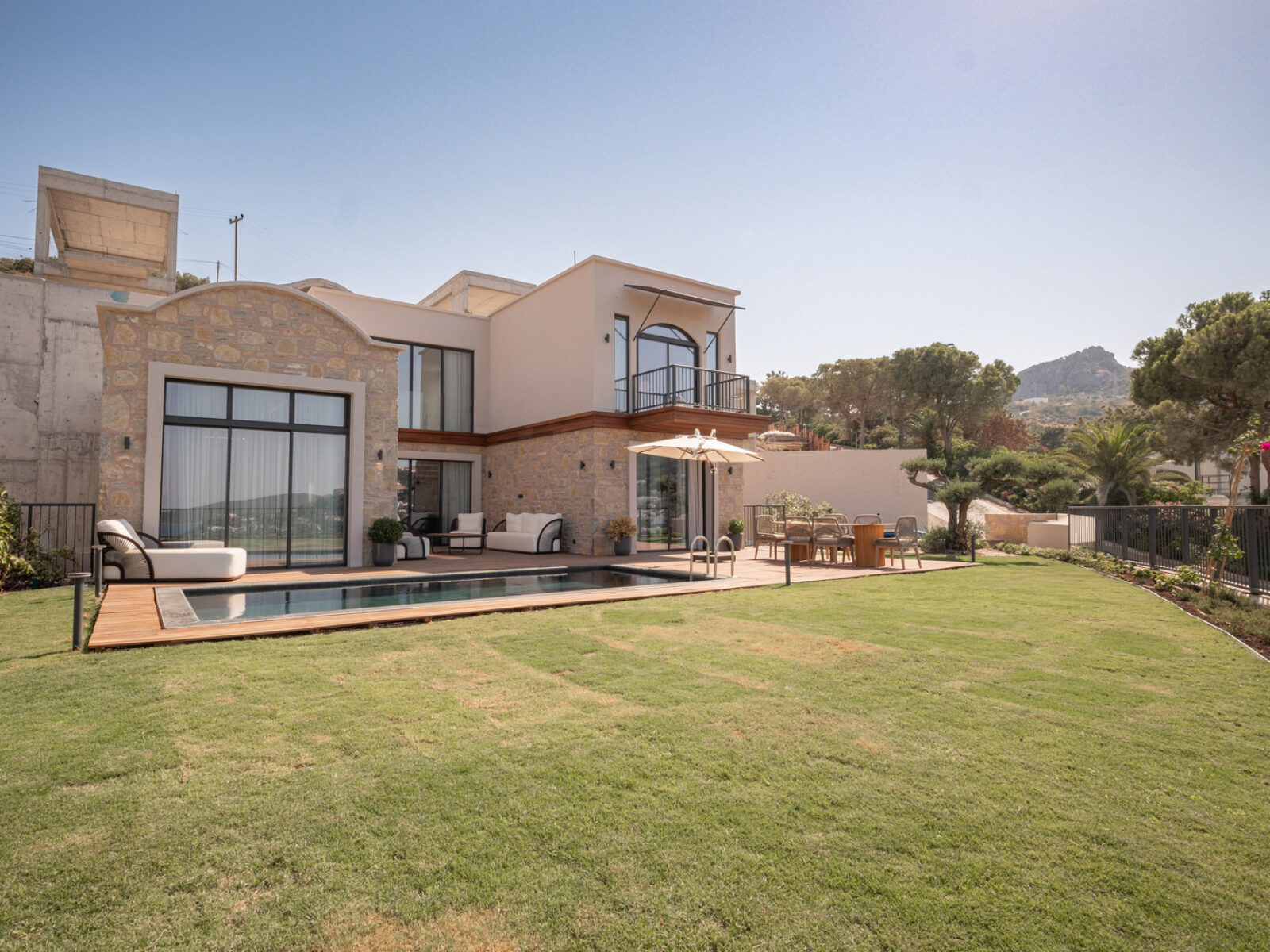 Hebil’de Özel Plajlı Sitede Deniz Manzaralı 4+1 Satılık Akıllı Villa — Göltürkbükü fotoğraf 2