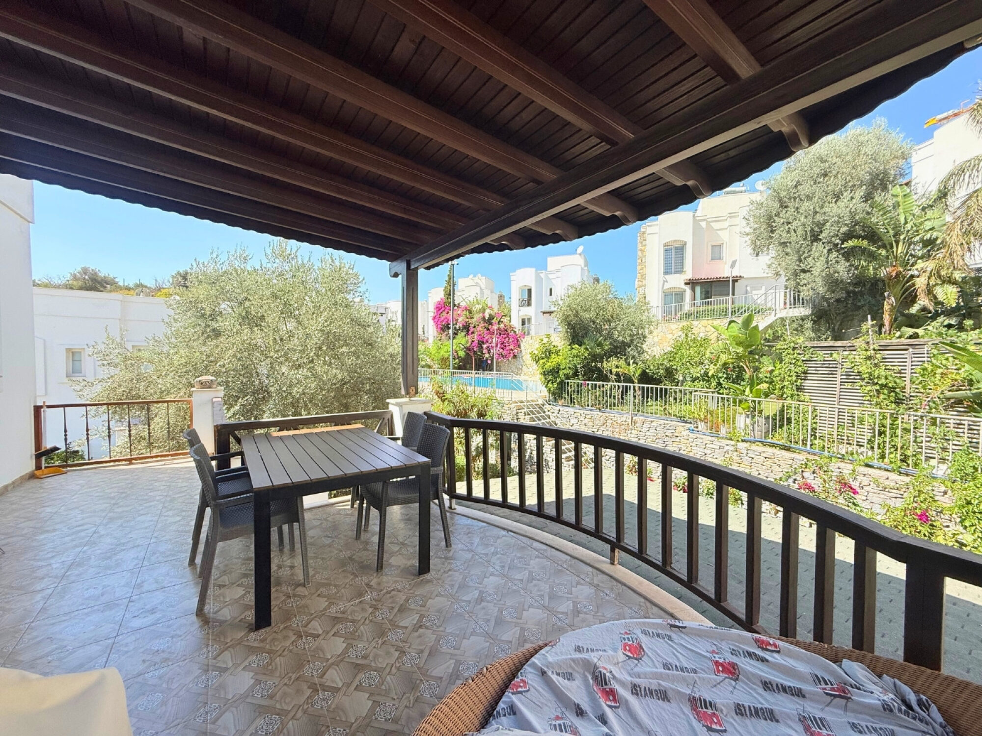Yalıkavak Merkez’de Havuzlu Sitede Doğa Manzaralı Satılık 2+1 — Yalıkavak fotoğraf 3