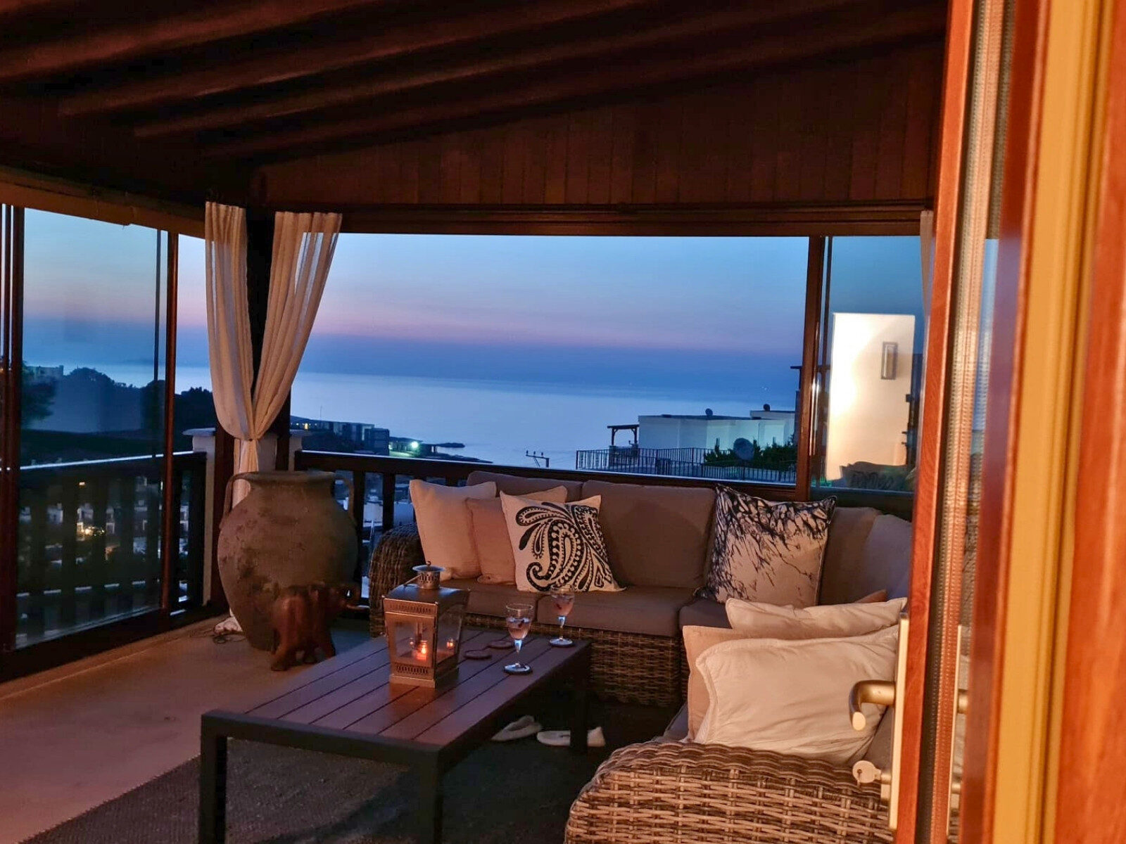 Koyunbaba’da Havuzlu Sitede Deniz Manzaralı Satılık 2+1 Daire — Gümüşlük fotoğraf 3